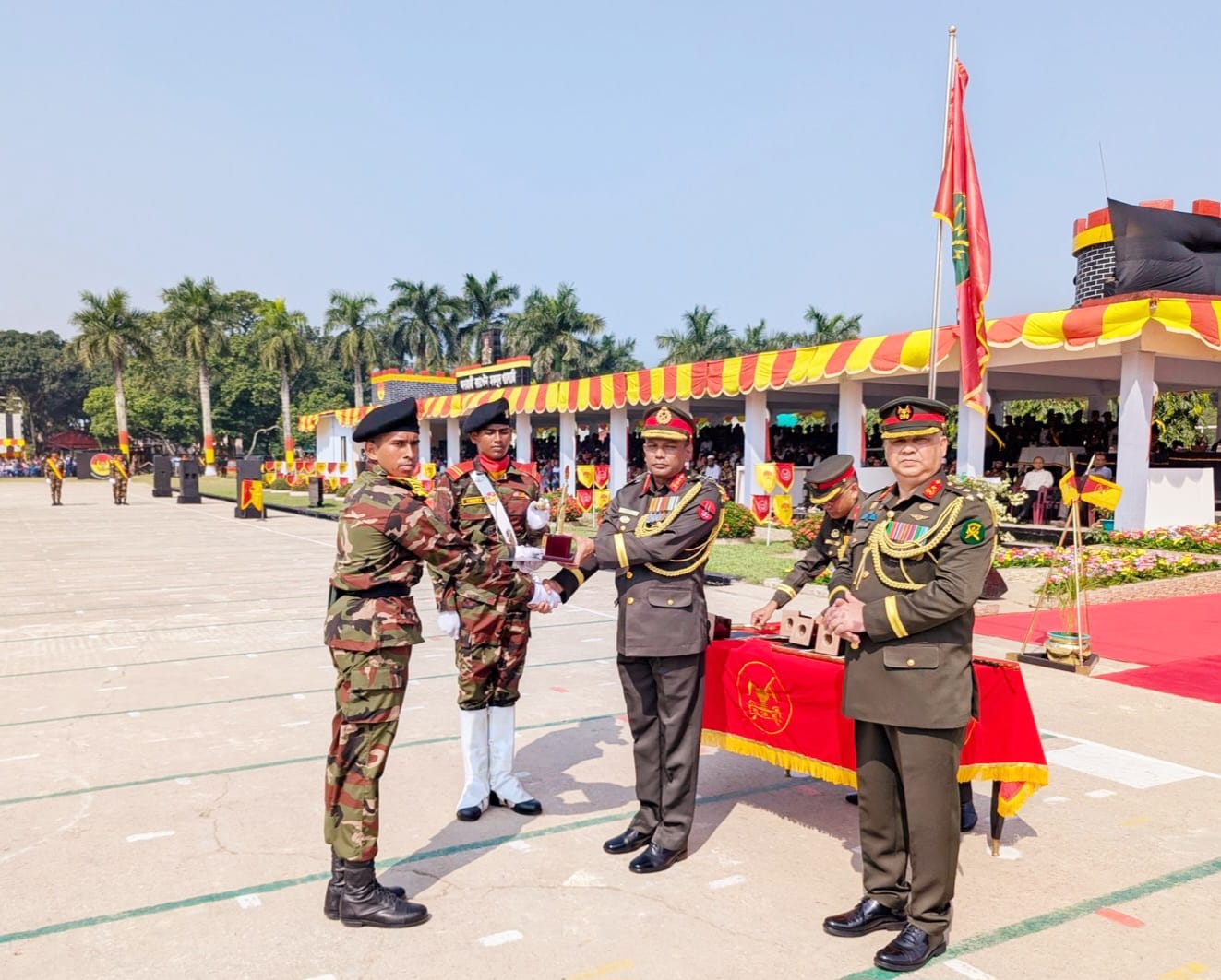 বাংলাদেশ সেনাবাহিনীর আর্মার্ড কোরের রিক্রুট ব্যাচ-২০২৫ এর সেনাবাহিনী প্রধান কুচকাওয়াজ অনুষ্ঠিত