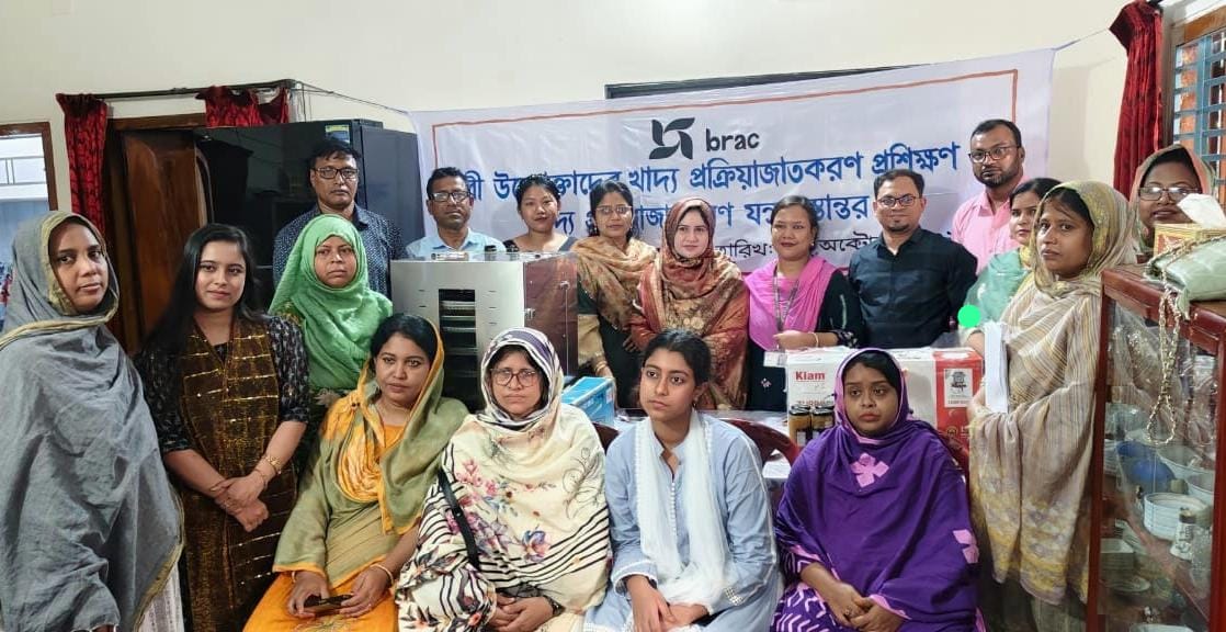 বগুড়ায় নারী‌দের প্রশিক্ষণ শে‌ষে প্রক্রিয়াজাতকরণ যন্ত্র বিনামূল্যে প্রদান
