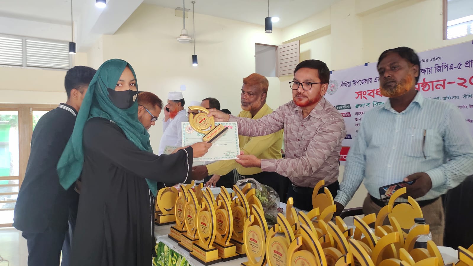 সাঁথিয়ায় এসএসসি ও দাখিল পরীক্ষায় এ-প্লাস প্রাপ্ত  কৃতি শিক্ষার্থীদের সংবর্ধনা দিলেন পাবনাস্থ সাঁথিয়া সমিতি