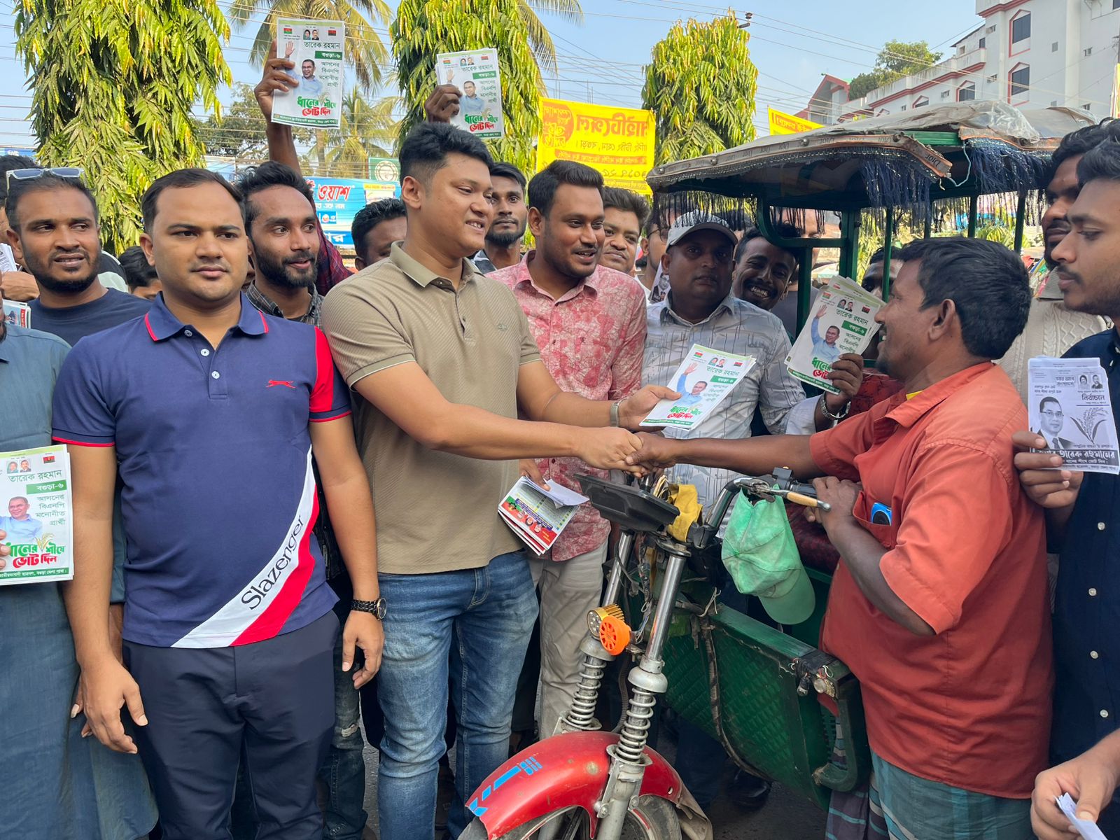 বগুড়ায় তারেক রহমানের পক্ষে ছাত্রদলের গণসংযোগ ও প্রচারণা মিছিল