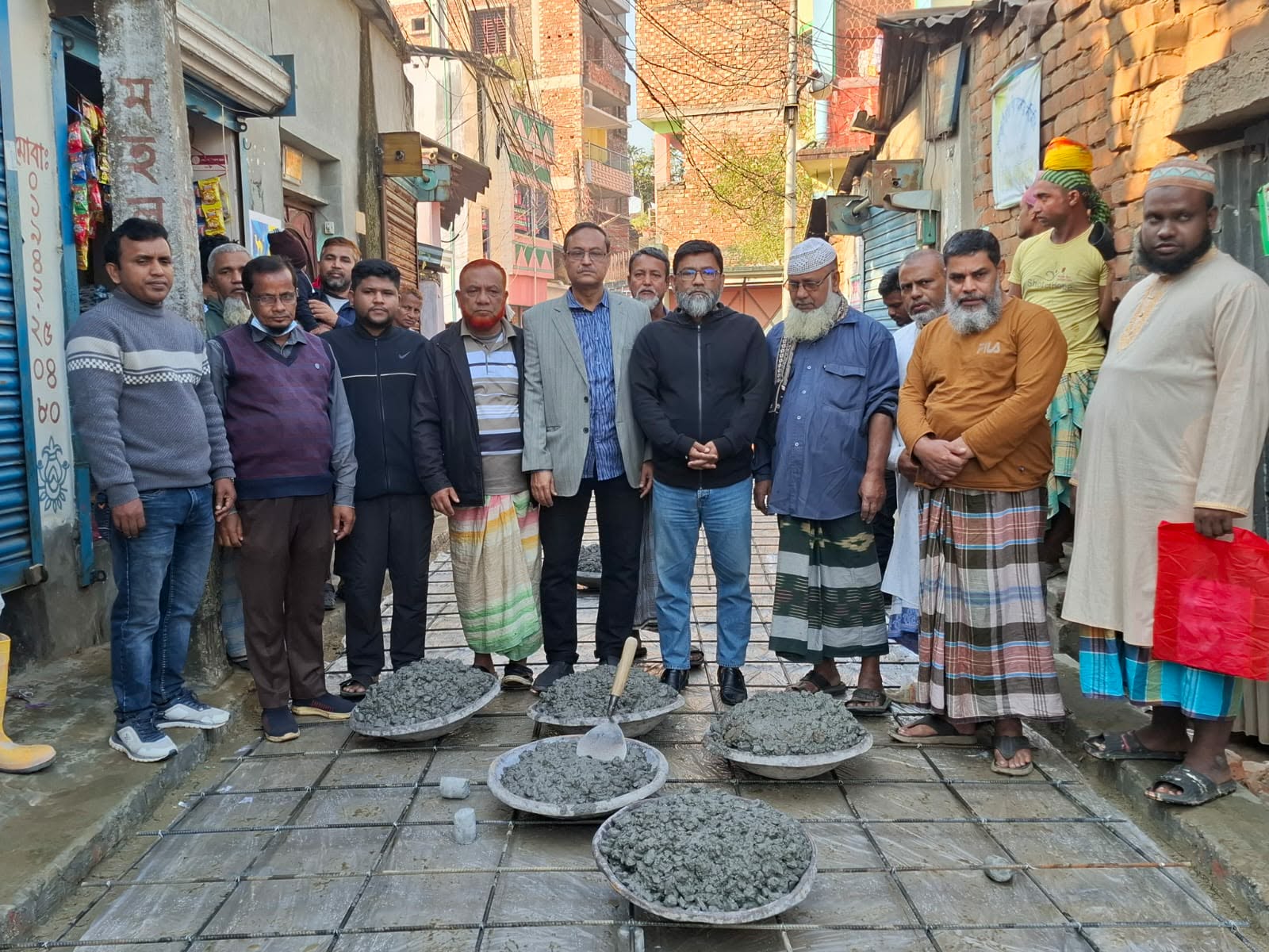 ফুলবাড়ি কারিগরপাড়ায় ২১ লাখ টাকা ব্যয়ে আরসিসি ঢালাই কাজের উদ্বোধন