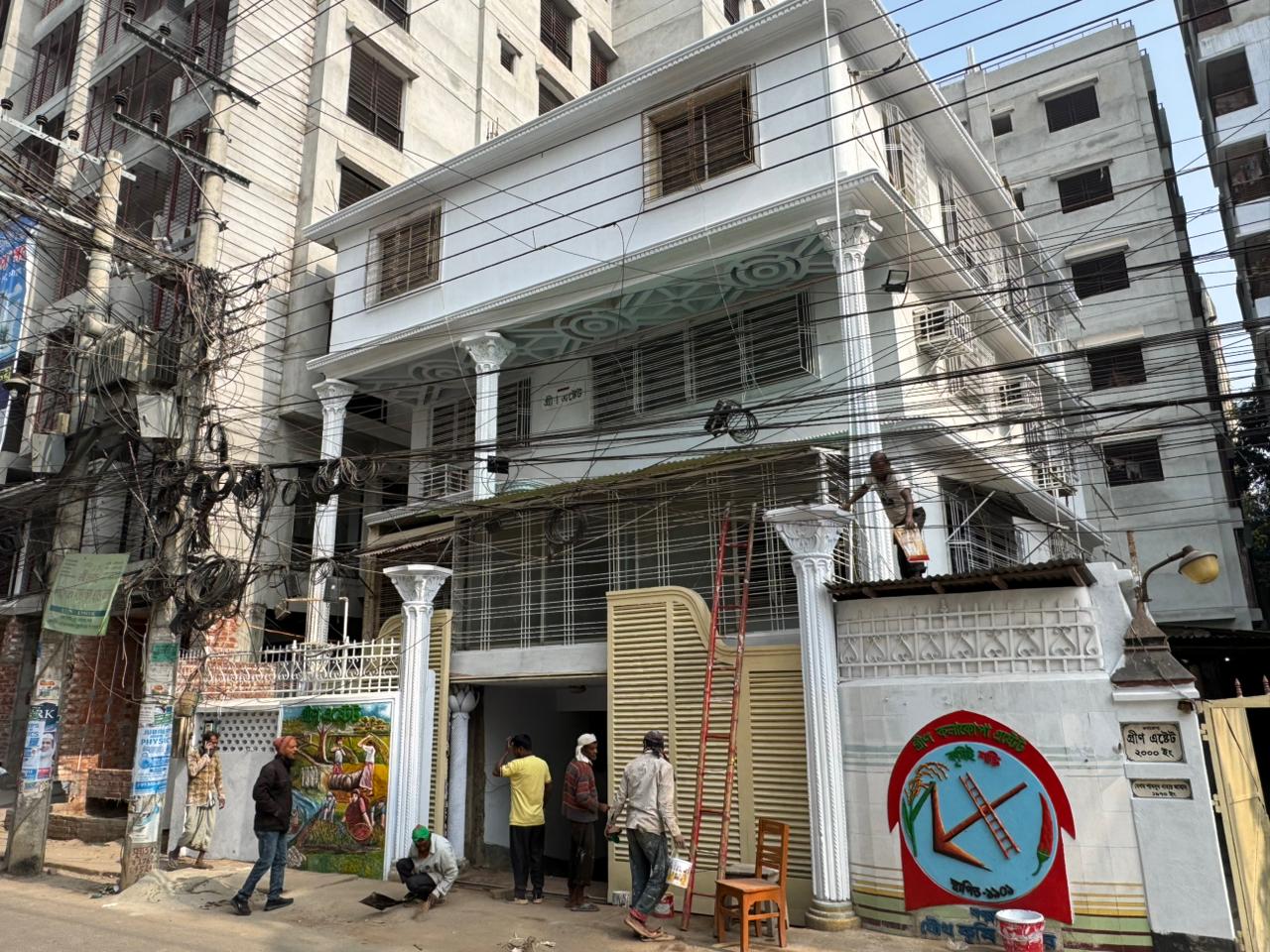 বগুড়ায় চলছে তারেক রহমানের স্মৃতিবিজড়িত বাড়ির সংস্কার কাজ