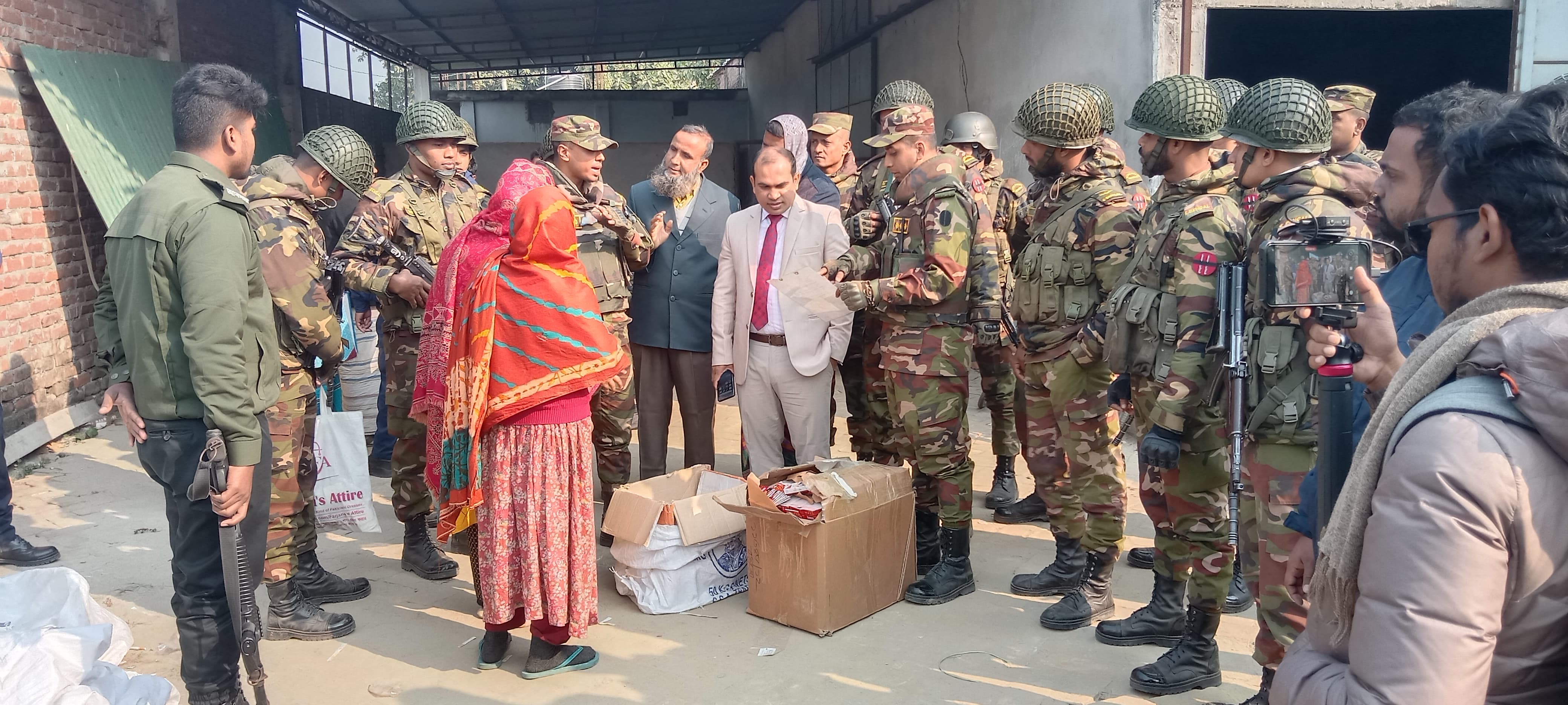 বগুড়ায় সেনাবাহিনীর অভিযান, ২৫ লাখ টাকার নকল সিগারেট পণ্য ও ১০ কোটি টাকার যন্ত্রপাতি জব্দ