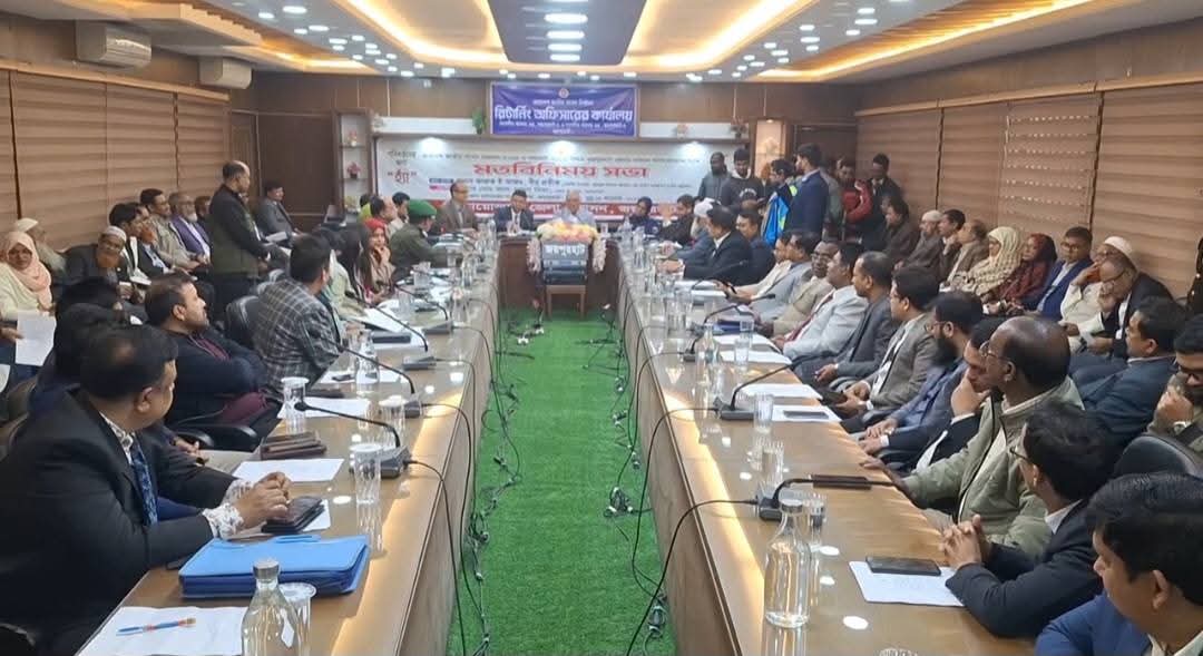 ত্রয়োদশ জাতীয় সংসদ নির্বাচন সামনে রেখে জয়পুরহাটে উপদেষ্টা ফারুক ই আজমের মতবিনিময়