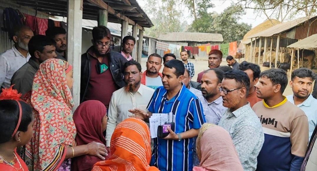 বগুড়া সারিয়াকান্দির চরাঞ্চলে ভোটারদের দ্বারে যুবদল সম্পাদক আবু হাসান