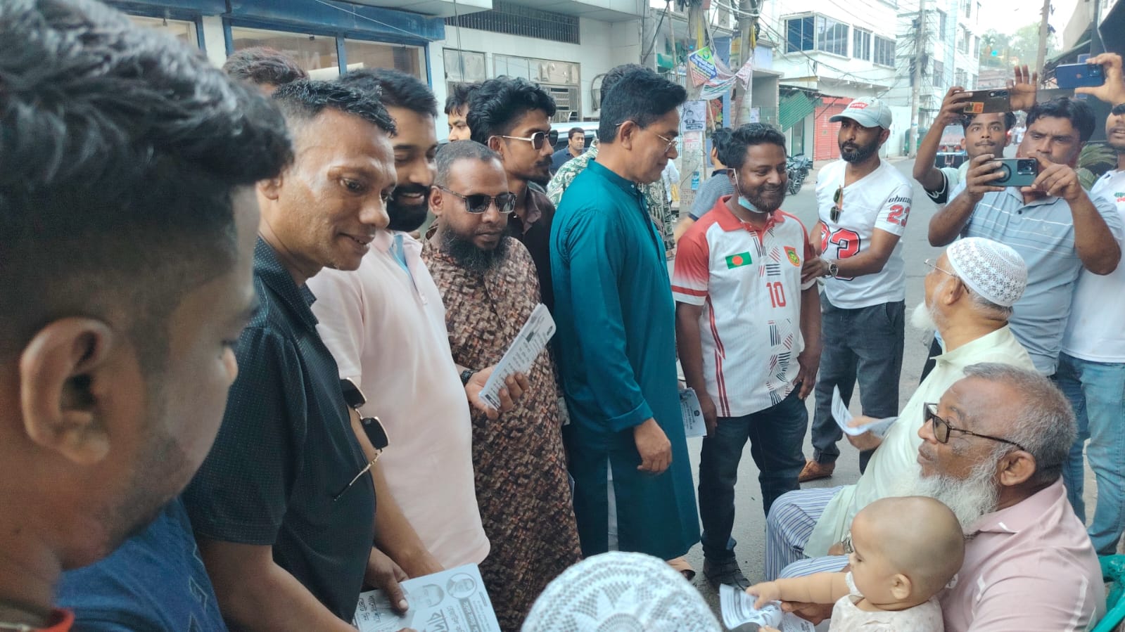বগুড়ার উন্নয়নে  ধানের শীষের বিকল্প নেই  রেজাউল করিম বাদশার পক্ষে ধানের শীষে ভোট চাইলেন মমি