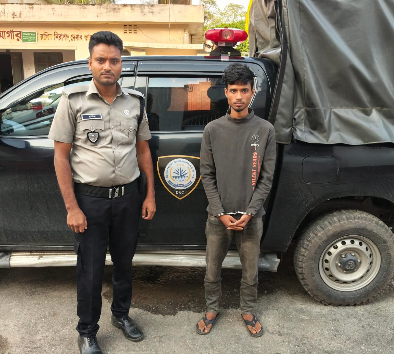 বগুড়া সদরে মাদক সেবনের দায়ে যুবক গ্রেফতার, ভ্রাম্যমাণ আদালতে কারাদণ্ড
