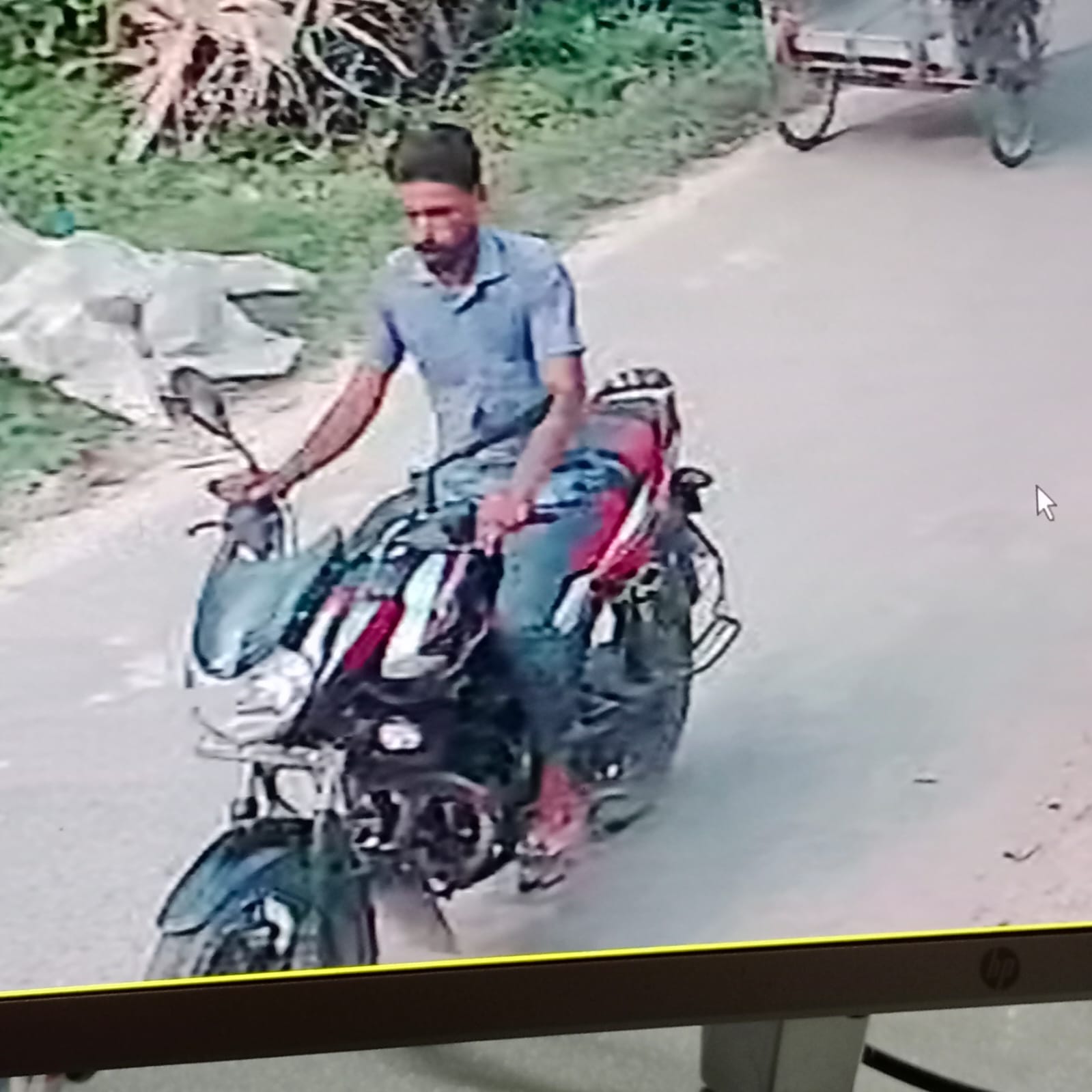 বগুড়ায় বাড়ির সামনে থেকে মোটরসাইকেল চুরি, সন্ধান চেয়ে মালিকের আকুতি