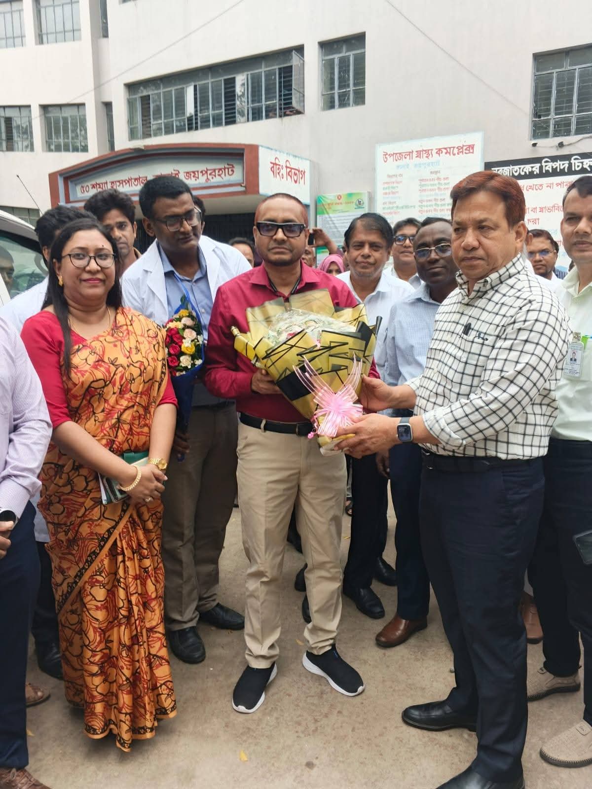 কালাই উপজেলা স্বাস্থ্য কমপ্লেক্স পরিদর্শনকালে স্বাস্থ্য সচিব বলেন,জনগণের দোরগোড়ায় উন্নত চিকিৎসাসেবা পৌঁছে