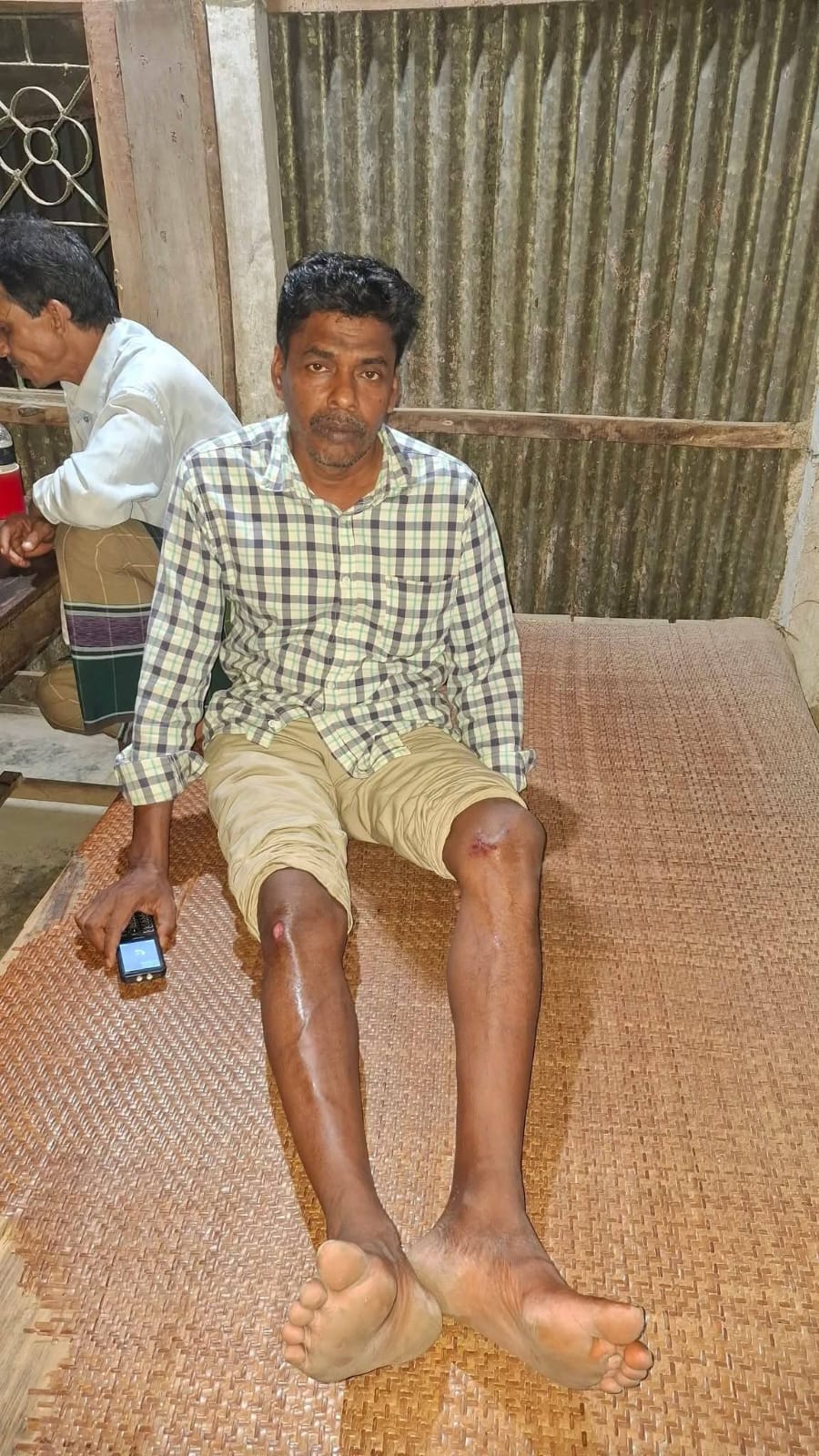 কুলিয়ারচরে মাদকের বিরুদ্ধে প্রতিবাদ করায় সাবেক ইউপি সদস্য মধু মিয়ার উপর হামলা
