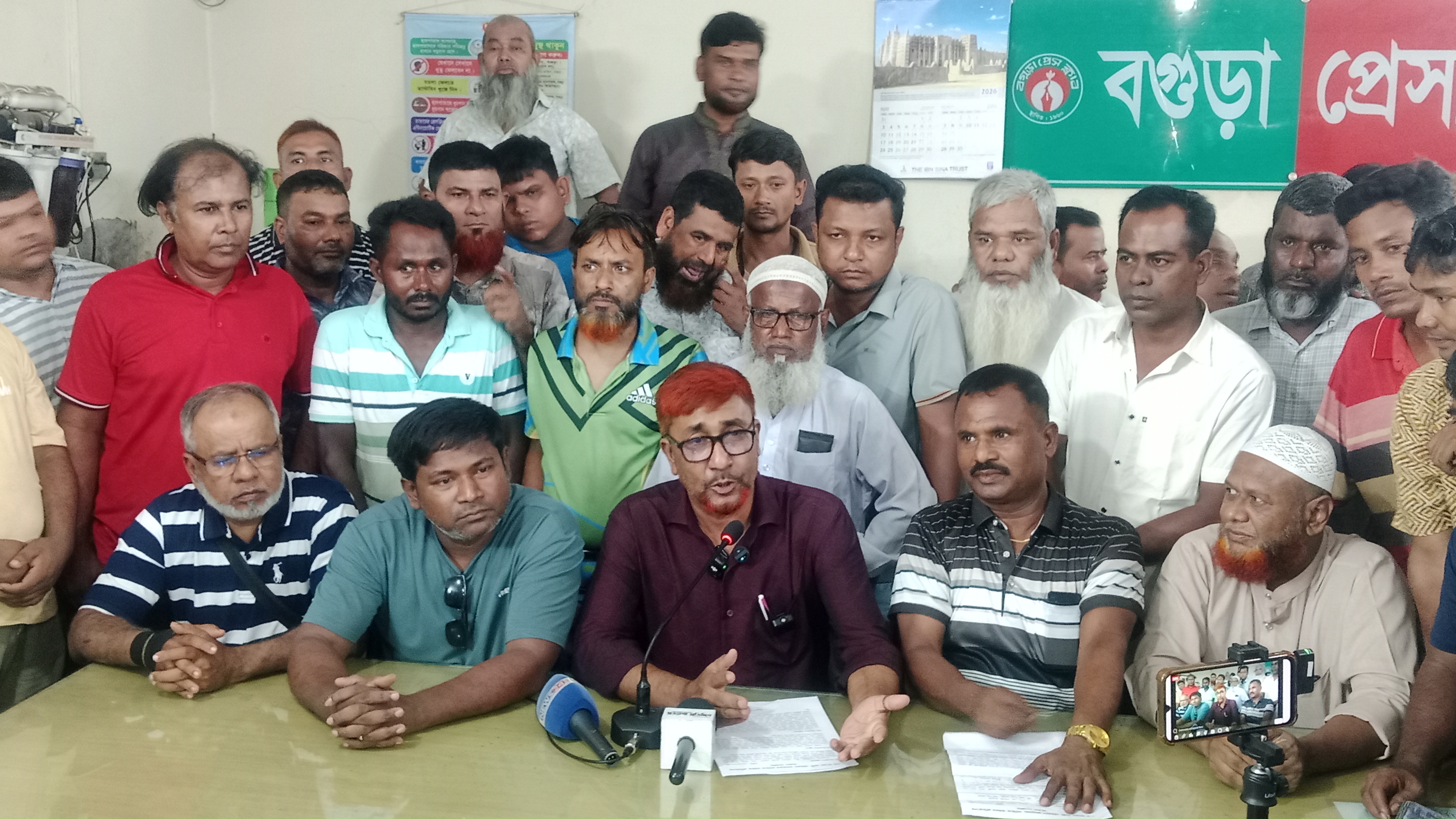 মহাখালীতে শাহ ফতেহ আলী পরিবহনের কাউন্টার পুনরায় চালুর দাবিতে ৪৮ ঘণ্টার আল্টিমেটাম