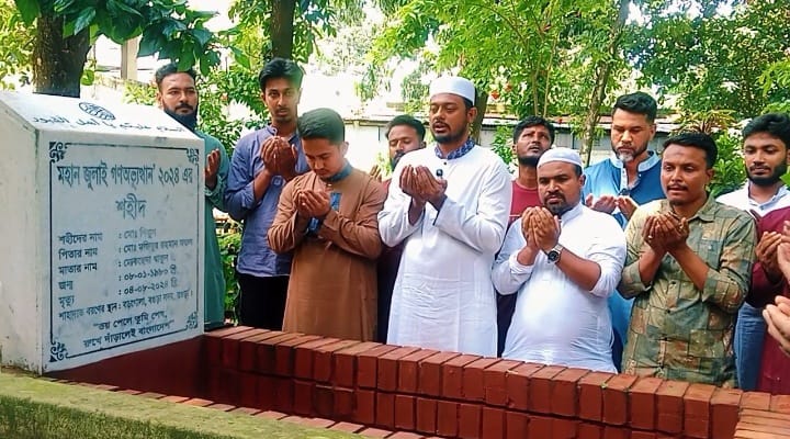 বগুড়ায় জুলাই গণ-অভ্যুত্থানে শহীদদের কবরে শ্রদ্ধা জানালেন নাসিরুদ্দিন-সারজিস