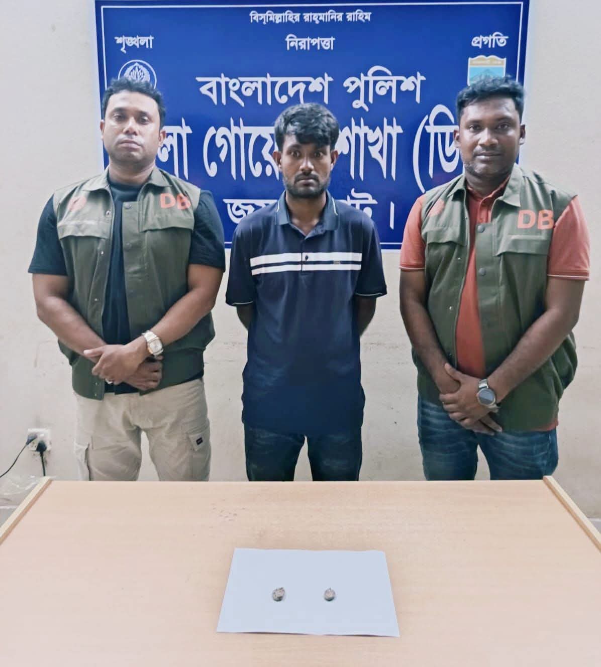 জয়পুরহাটে হেরোইনসহ মাদক ব্যবসায়ী গ্রেফতার