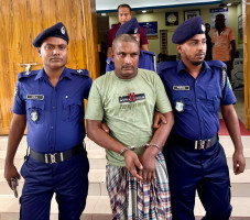 বগুড়ায় পুলিশ কনস্টেবলের দুঃসাহসিকতায় ২৩ মামলার আসামিকে অস্ত্রসহ গ্রেপ্তার