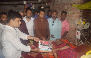 বগুড়ায় তারেক রহমানের উপহার মানবিক সহায়তা পৌছেঁ দিলেন জেলা যুবদল