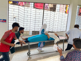 সাধারণ শিক্ষার্থীর অসুস্থতায় পাশে দাঁড়ালেন ছাত্রদল