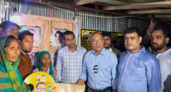 বগুড়ায় প্যারালাইসিসে আক্রান্ত ব্যক্তি ও প্রতিবন্ধী নারীর পাশে দাঁড়ালো তারেক রহমান