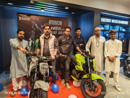 বগুড়ায় ২৫০ সিসি নতুন সুজুকি জিক্সার দুই রংয়ের বাইক উন্মোচন করলেন বাইক কর্ণার
