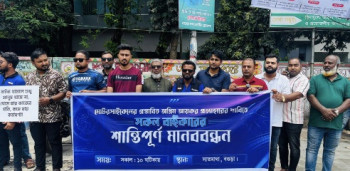 মোটরসাইকেলে প্রস্তাবিত আয়কর প্রত্যাহারের দাবিতে বগুড়ায় বাইকারদের মানববন্ধন