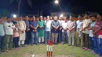 ব্যাট-বলের লড়াইয়ে উৎসবের আমেজ, বিজয়ীদের হাতে  ছাগল উপহার