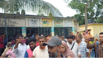 শাজাহানপুরে অশালীন স্পর্শ'র অভিযোগে শিক্ষককে মারধর, তদন্তে শিক্ষা অফিস ও পুলিশ।