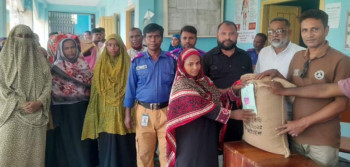 দরিদ্র জনগোষ্ঠীর খাদ্য সহায়তায় আমরুল ইউনিয়নে ভিডব্লিউবি চাল বিতরণ