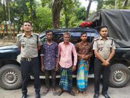 বগুড়ায় মাদকসহ ৩ জন গ্রেফতার: ভ্রাম্যমাণ আদালতে কারাদণ্ড