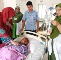 পাঁচবিবি উপজেলা স্বাস্থ্য কমপ্লেক্সে সাপে কাটা রুগীকে সুস্থ করলেন ডাঃ তরুণ কুমার