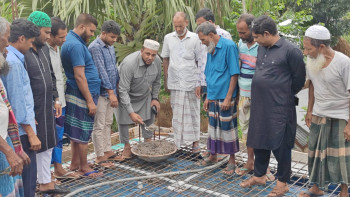 সোনাতলার গোসাইবাড়ি পূর্বপাড়া জামে মসজিদের ছাদ ঢালাই কাজের উদ্বোধন; ৩০০ বস্তা সিমেন্ট দিলেন জাহিদ