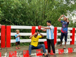 বগুড়ার গাবতলীতে  দুধ দিয়ে গোসল করে ব্রাজিল পদত্যাগ করে, আর্জেন্টিনা দলে যোগ দিয়েছে তৌফিক নামে এক যুবক