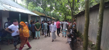 শাজাহানপুরে পরিত্যক্ত ঘর থেকে যুবকের অর্ধগলিত মরদেহ উদ্ধার পুলিশের।
