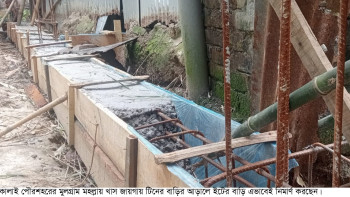 কালাইয়ে সরকারি খাস জায়গায়তে বাড়ি নির্মাণ