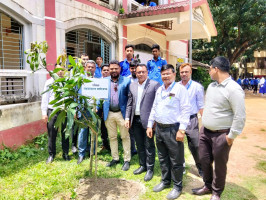 বগুড়ায় শিক্ষার্থী‌দের মা‌ঝে লংকাবাংলার ফলজ বৃক্ষরোপণ ও বিতরণ