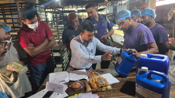 অস্বাস্থ্যকর পরিবেশে খাদ্য তৈরি, ময়ূরী বেকারিকে ২০ হাজার টাকা জরিমানা